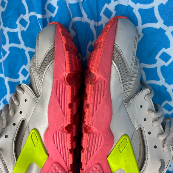 Nike Women’s size 11 Air huarache run desert sand wmns sneakers running fashion - Picture 11 of 11